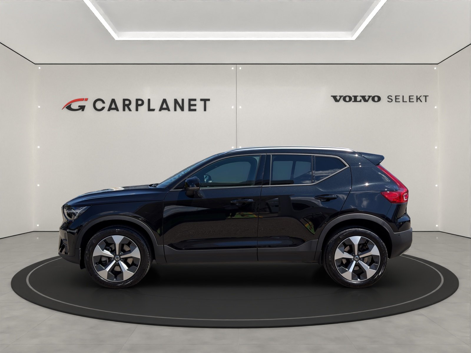 VOLVO XC40 2.0 B3 MH Core, Mild-Hybrid Petrol/Electric, Second hand / Used, Automatic - 2
