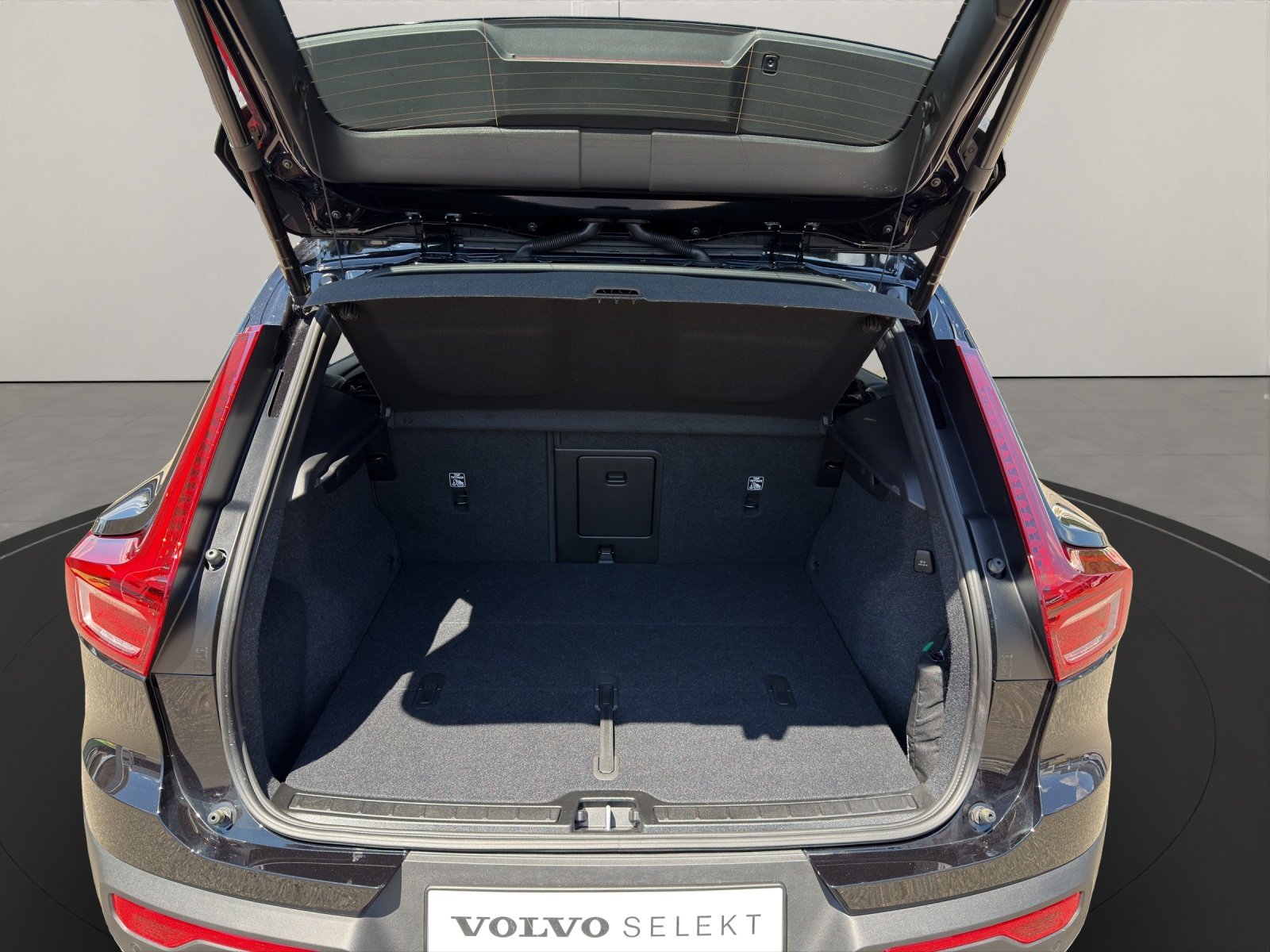 VOLVO XC40 2.0 B3 MH Core, Mild-Hybrid Petrol/Electric, Second hand / Used, Automatic - 6