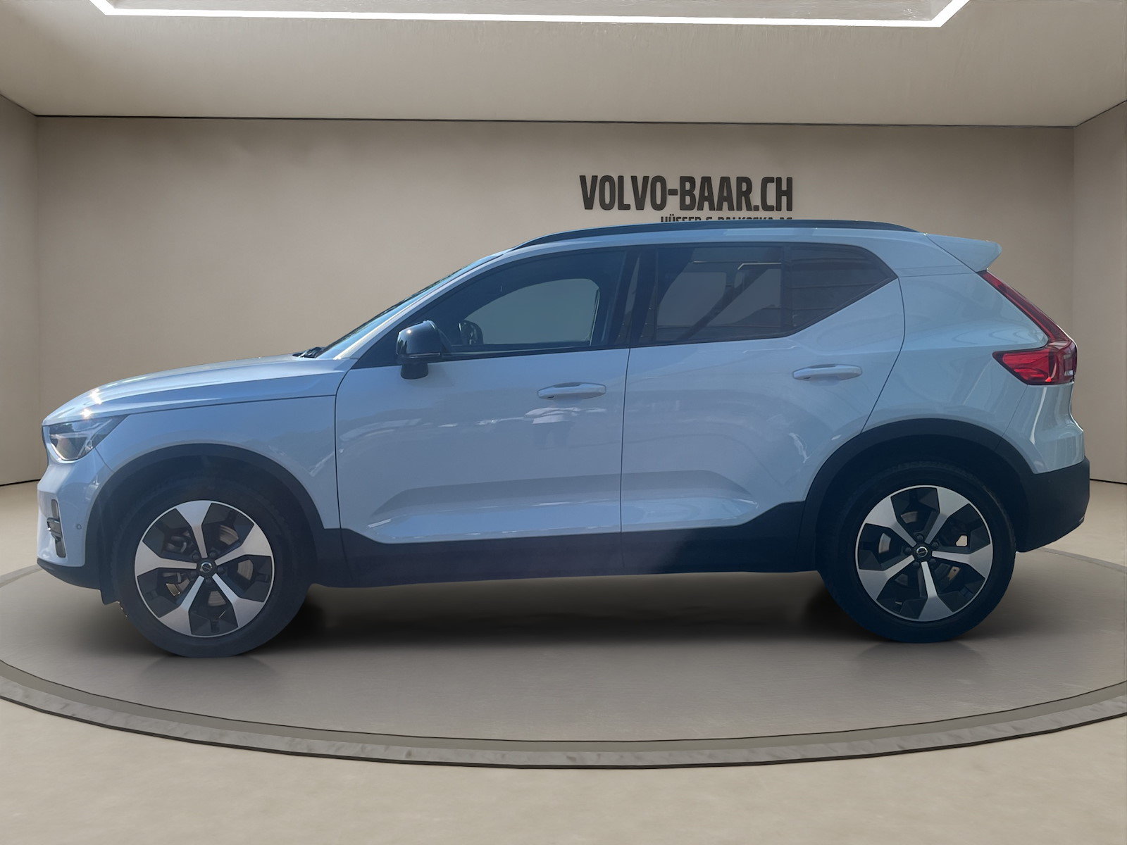VOLVO XC40 2.0 B3 MH Plus Dark, Mild-Hybrid Petrol/Electric, Second hand / Used, Automatic - 2