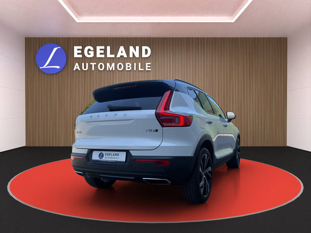 VOLVO XC40 2.0 T5 R-Design AWD, Benzin, Occasion / Gebraucht, Automatik - 4