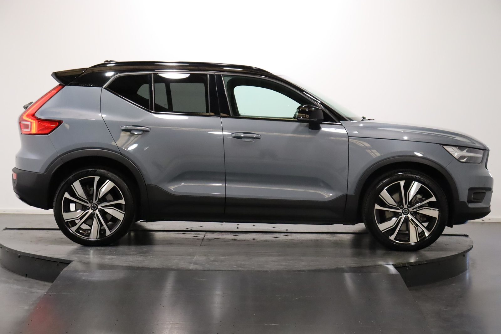 VOLVO XC40 P8 Twin R-Design AWD, Elektro, Occasion / Gebraucht, Automatik - 3