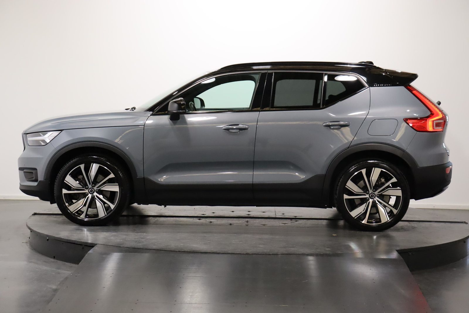 VOLVO XC40 P8 Twin R-Design AWD, Elektro, Occasion / Gebraucht, Automatik - 4