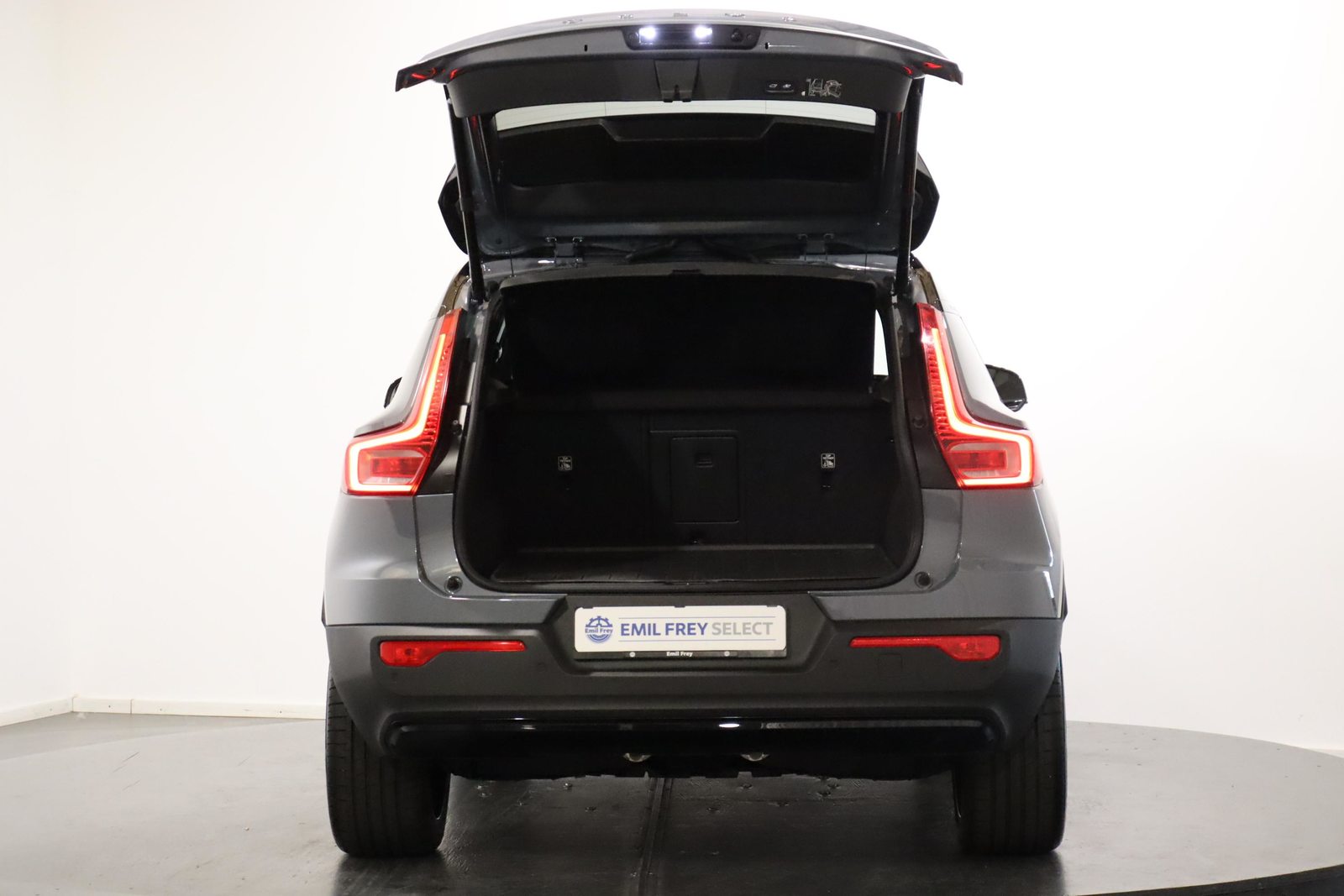 VOLVO XC40 P8 Twin R-Design AWD, Elektro, Occasion / Gebraucht, Automatik - 7
