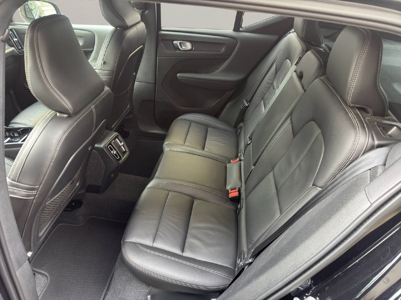 VOLVO XC40 2.0 B4 MH AWD R-Design, Hybride Leggero Benzina/Elettrica, Occasioni / Usate, Automatico - 7
