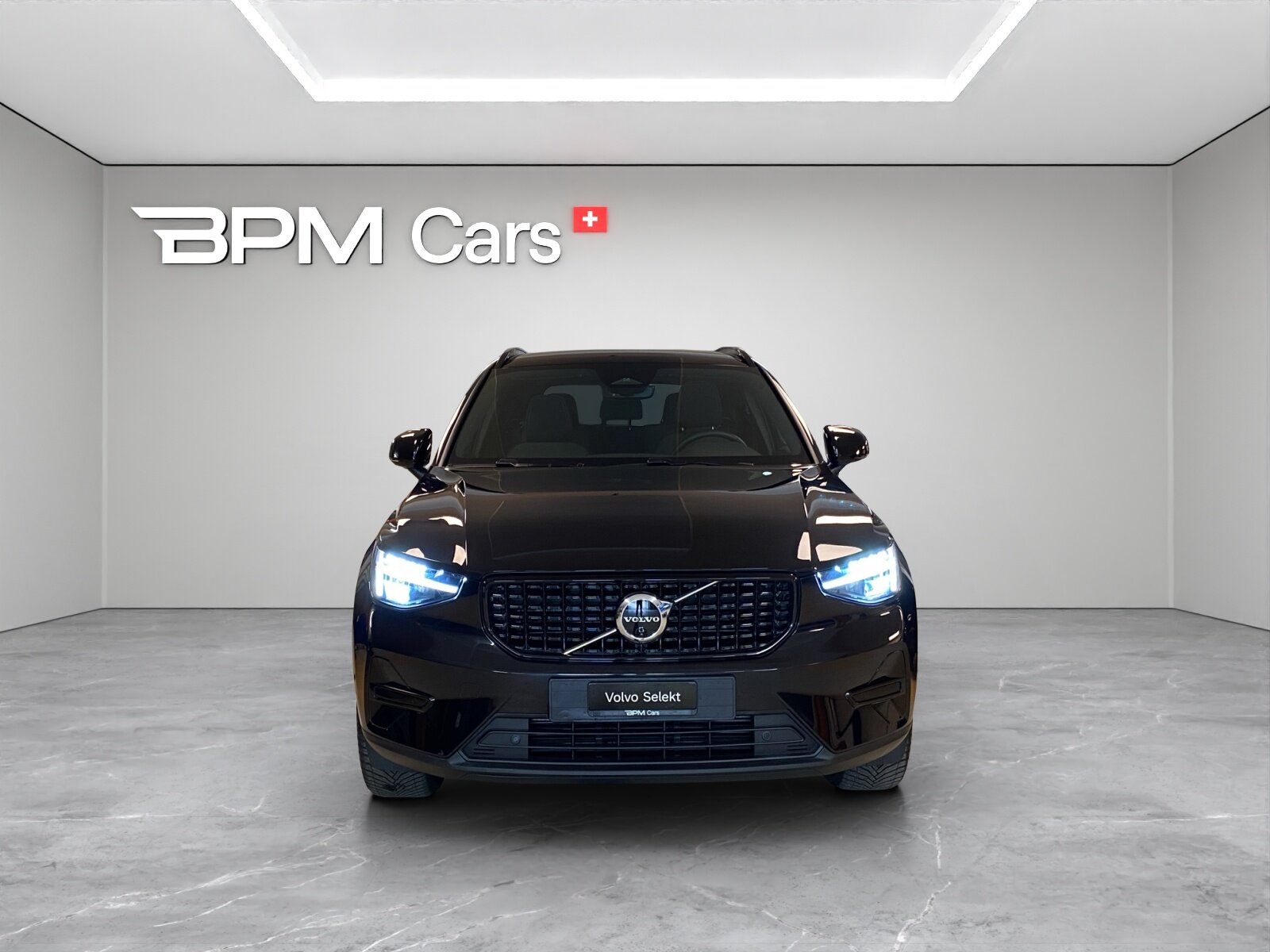 VOLVO XC40 2.0 B4 MH Plus Dark, Mild-Hybrid Benzin/Elektro, Occasion / Gebraucht, Automatik - 2