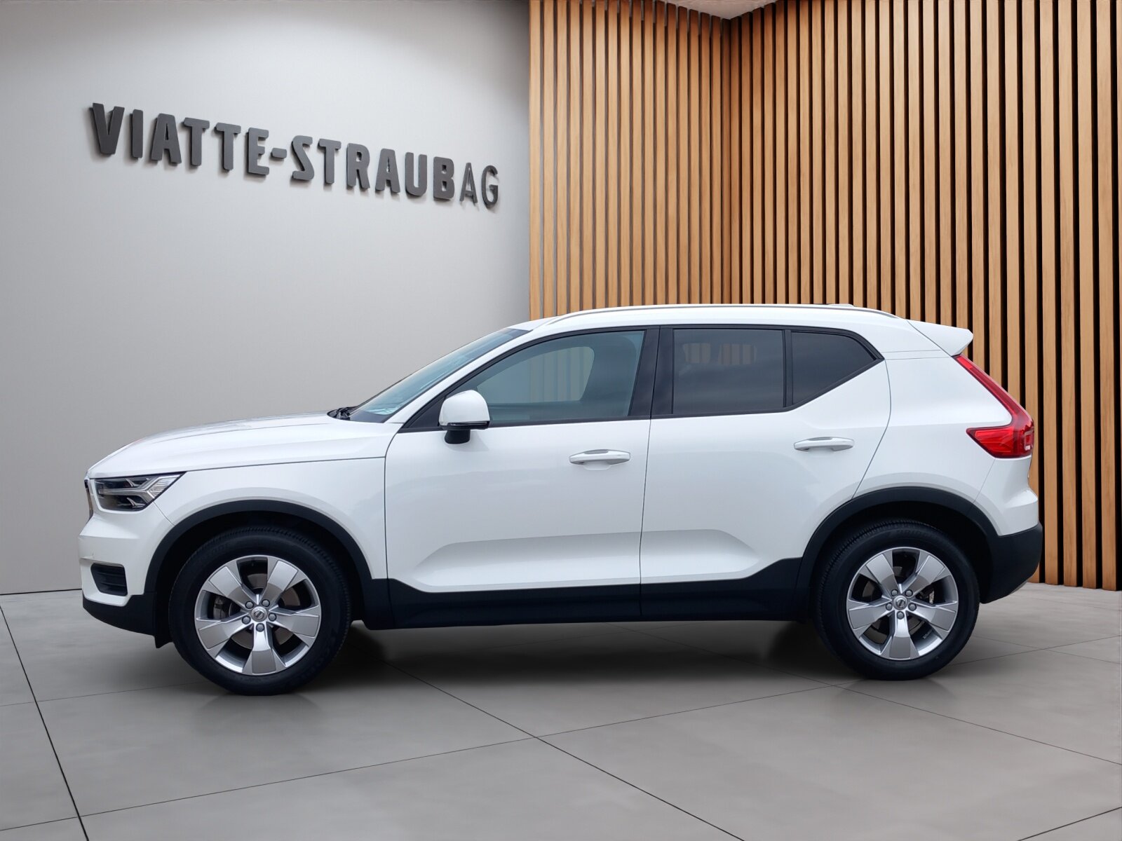 VOLVO XC40 2.0 D4 Momentum AWD, Diesel, Second hand / Used, Automatic - 2