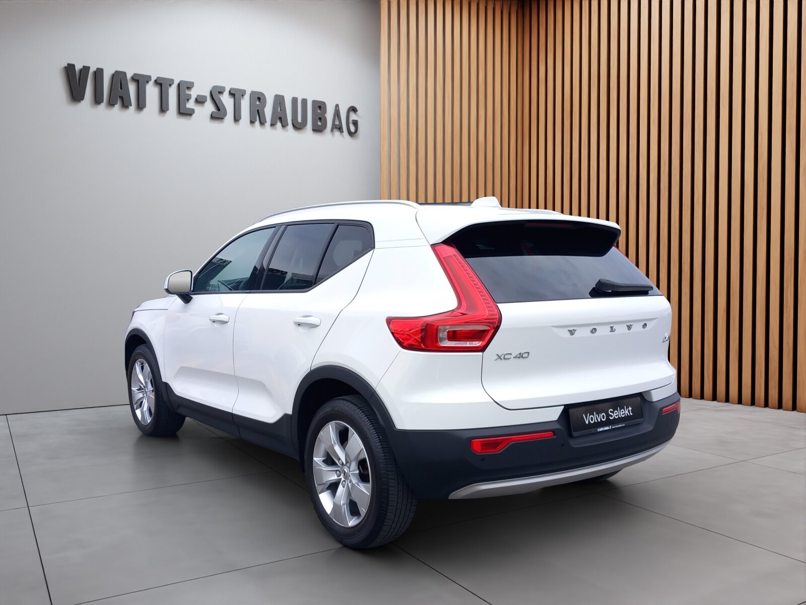 VOLVO XC40 2.0 D4 Momentum AWD, Diesel, Second hand / Used, Automatic - 3