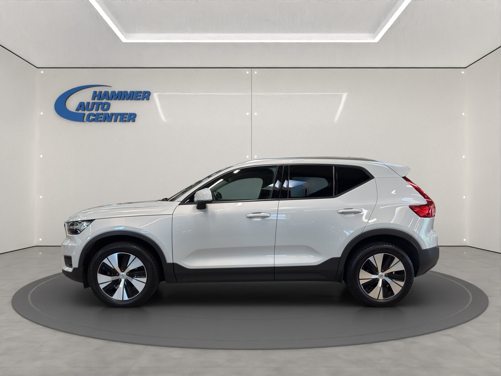 VOLVO XC40 1.5 T2 Momentum, Petrol, Second hand / Used, Automatic - 2