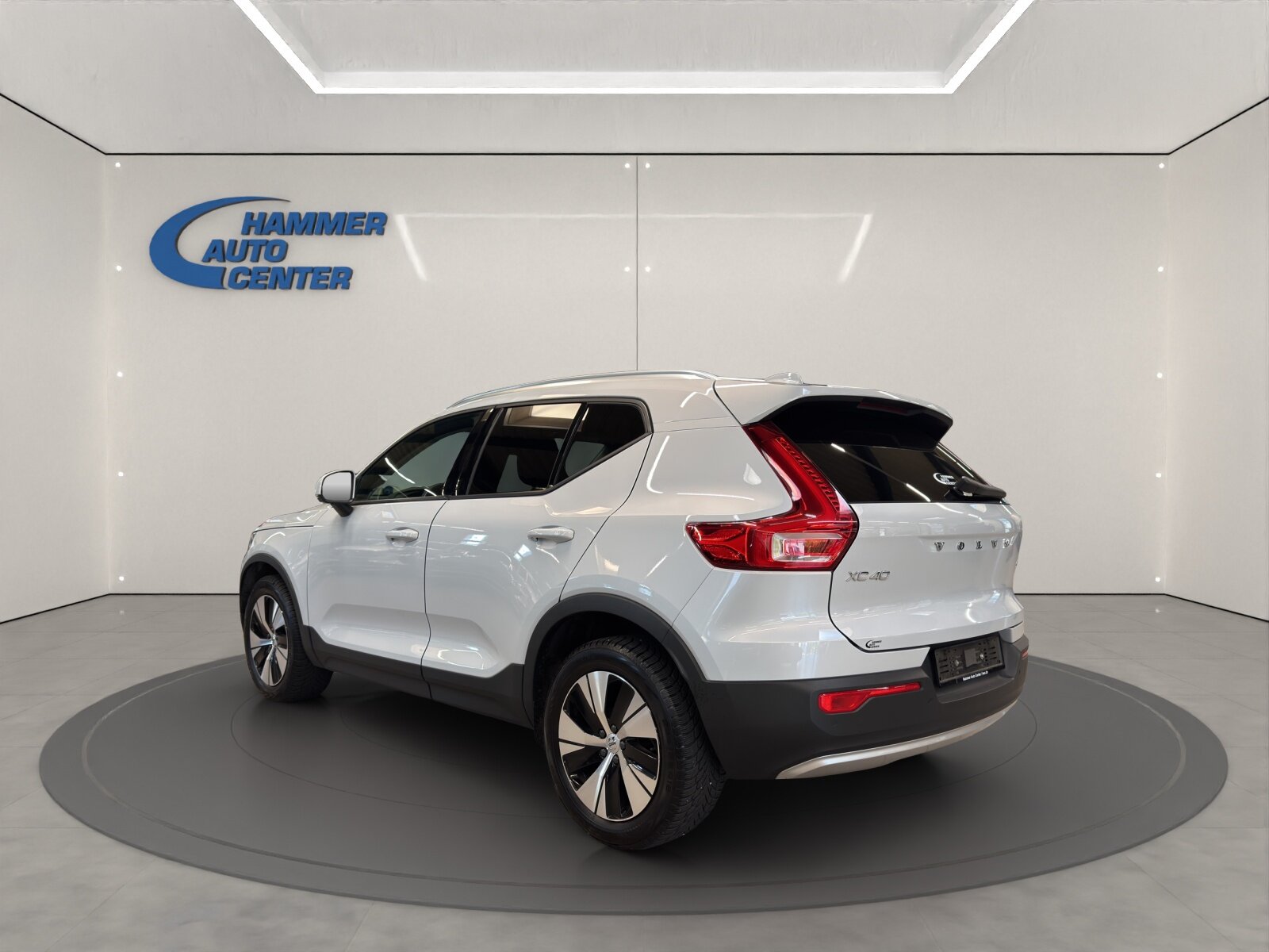VOLVO XC40 1.5 T2 Momentum, Petrol, Second hand / Used, Automatic - 3
