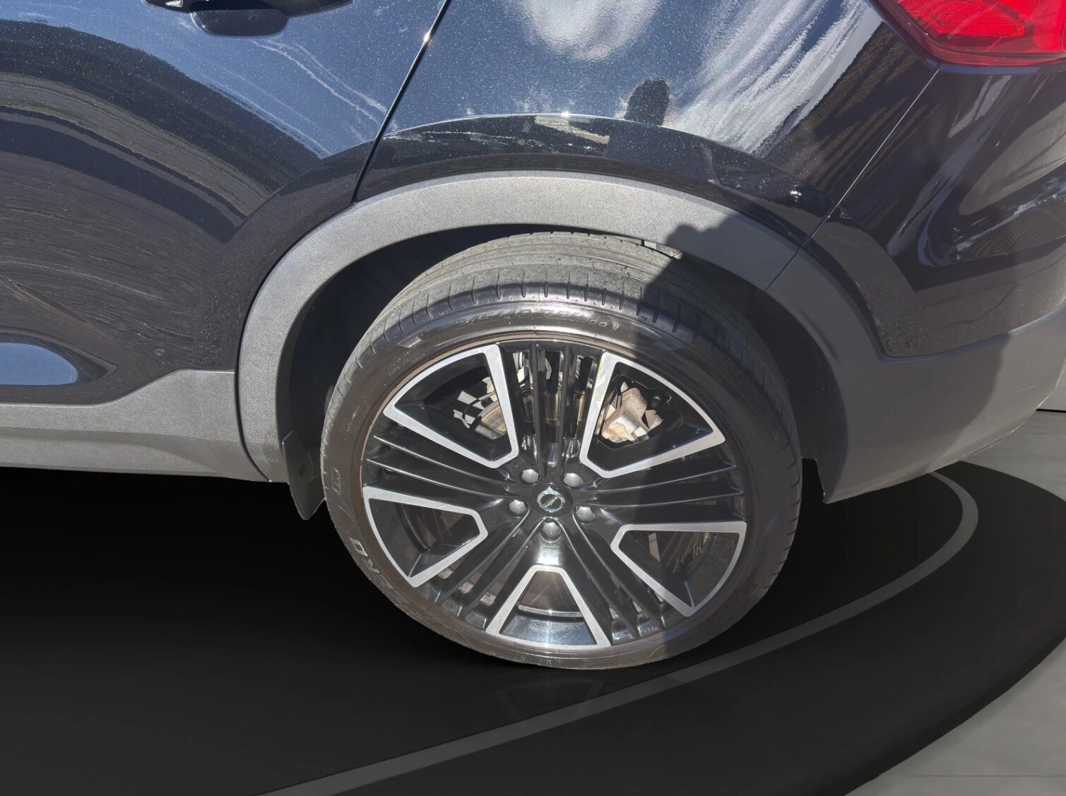 VOLVO XC40 1.5 T4 PiH R-Design, Plug-in-Hybrid Benzin/Elektro, Occasion / Gebraucht, Automatik - 4