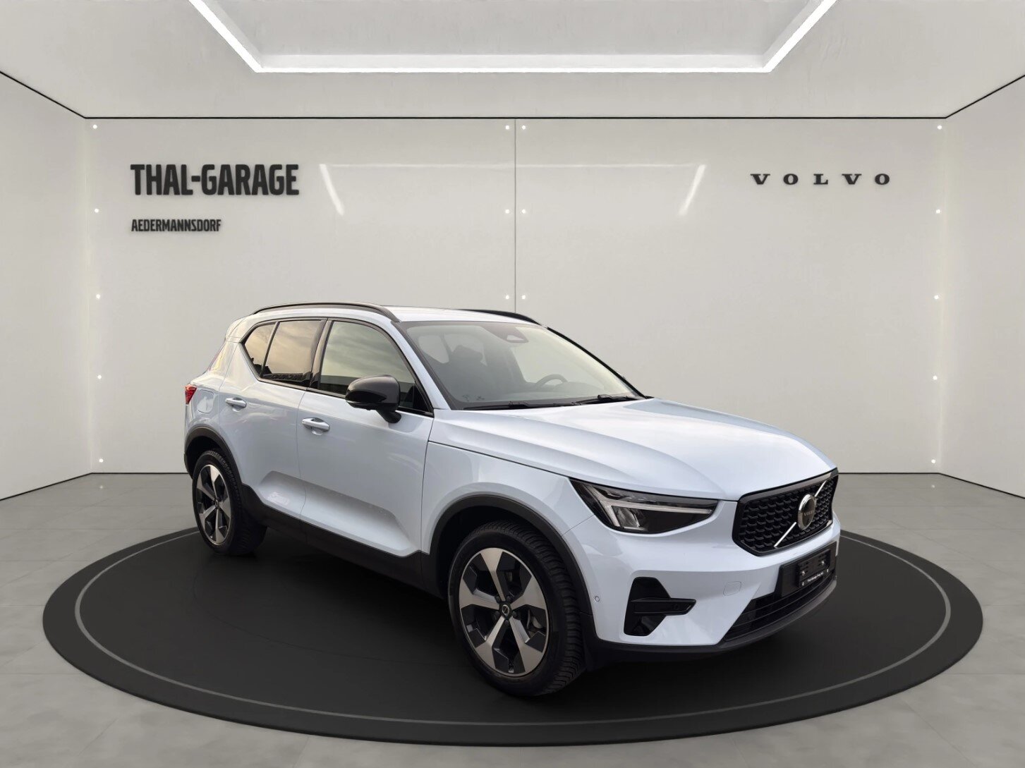 VOLVO XC40 2.0 B4 MH Plus Dark, Mild-Hybrid Benzin/Elektro, Occasion / Gebraucht, Automatik - 3