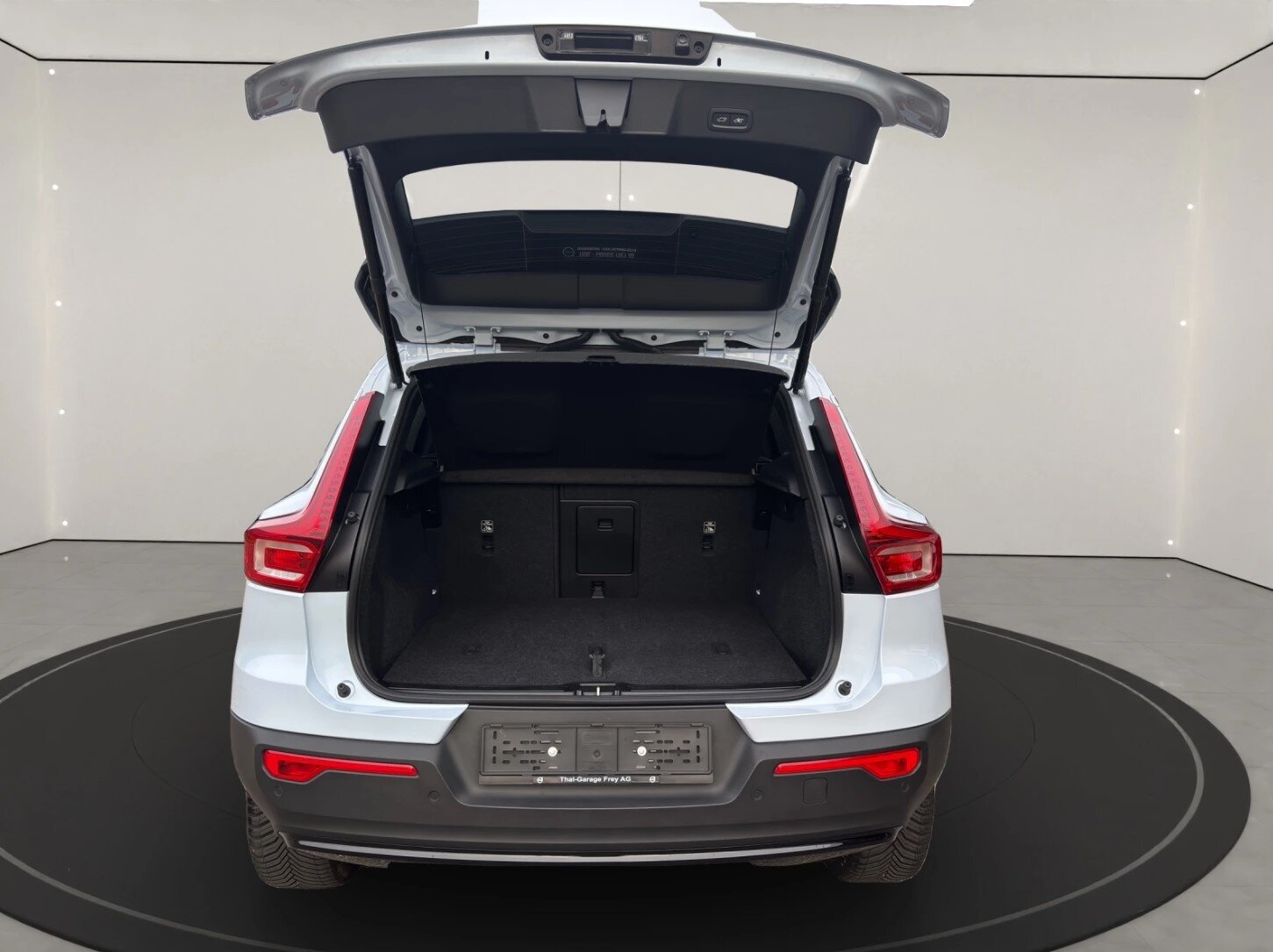 VOLVO XC40 2.0 B4 MH Plus Dark, Mild-Hybrid Benzin/Elektro, Occasion / Gebraucht, Automatik - 4