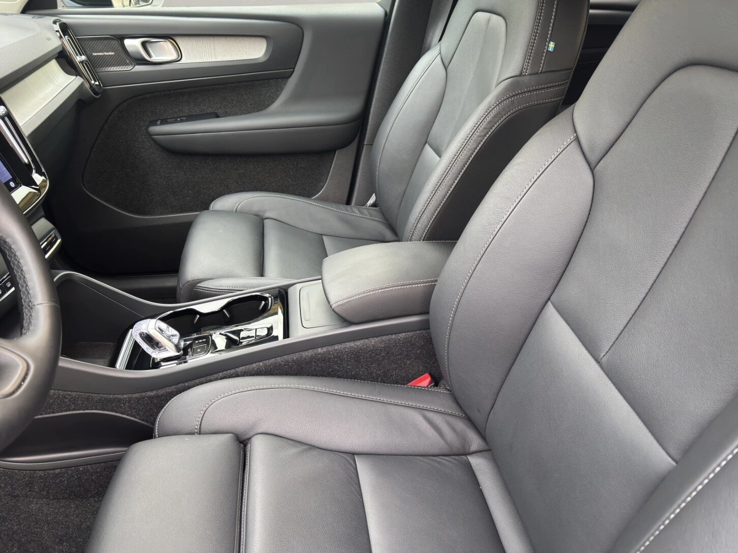 VOLVO XC40 2.0 B4 MH Plus Dark, Mild-Hybrid Benzin/Elektro, Occasion / Gebraucht, Automatik - 7
