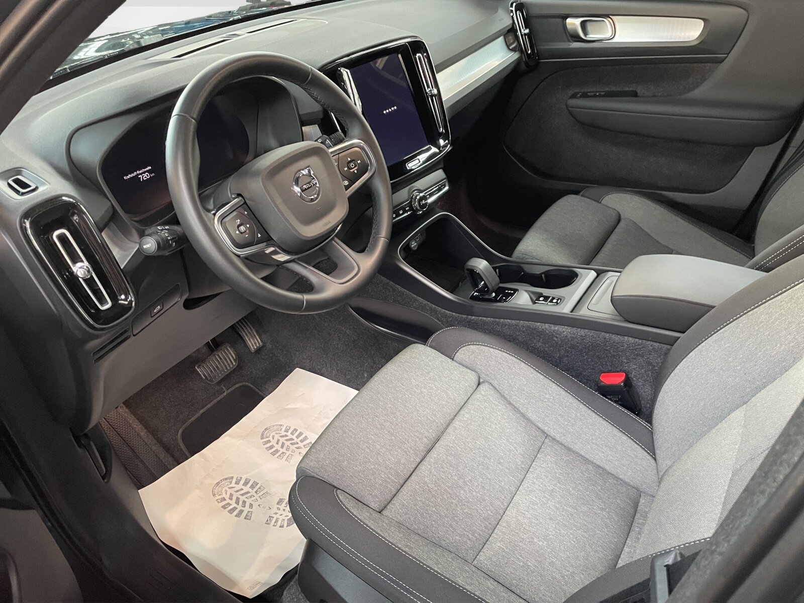 VOLVO XC40 2.0 B3 MH XCITE, Mild-Hybrid Petrol/Electric, Second hand / Used, Automatic - 7