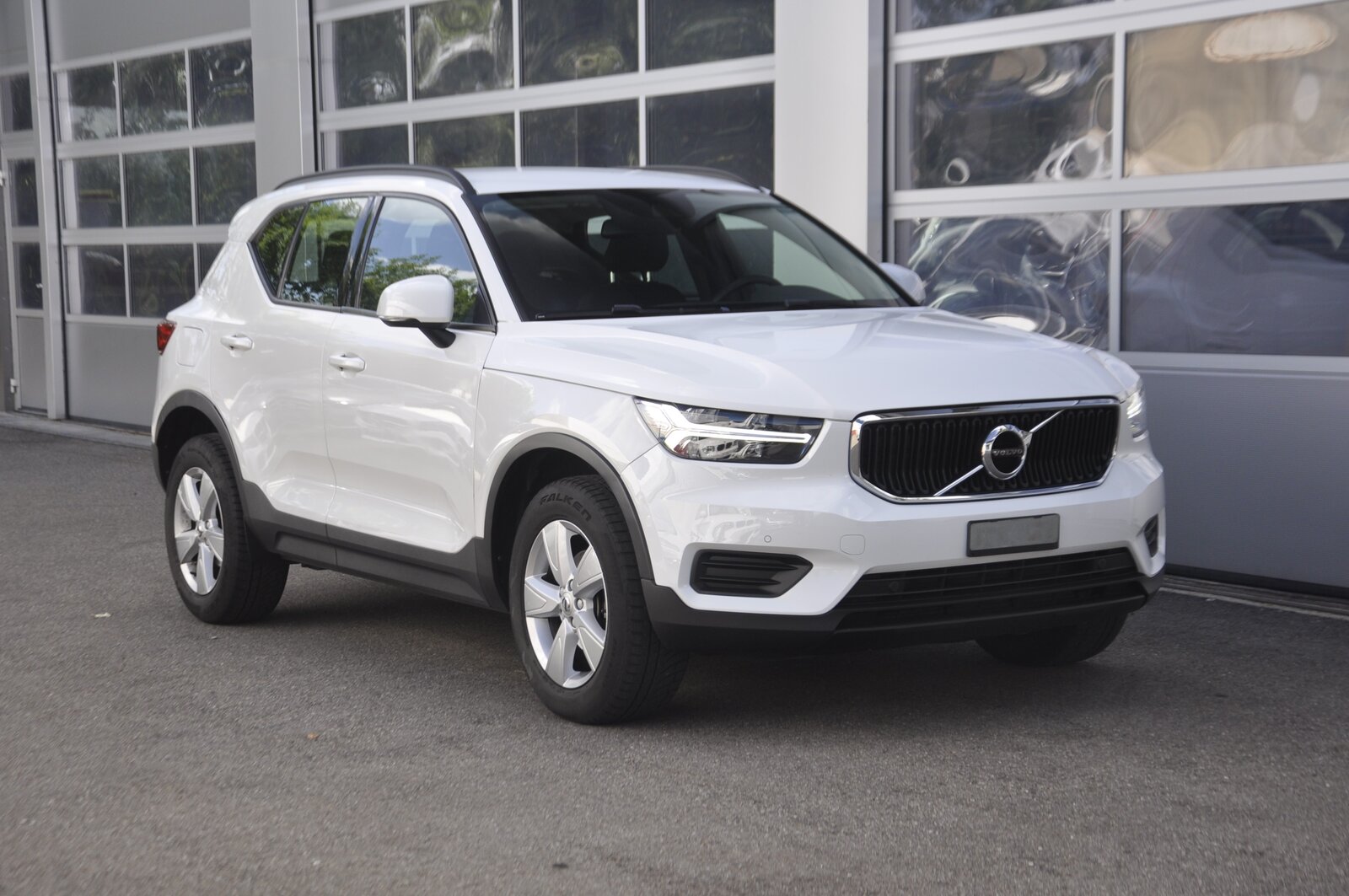 VOLVO XC40 T2 Momentum Light Geartronic