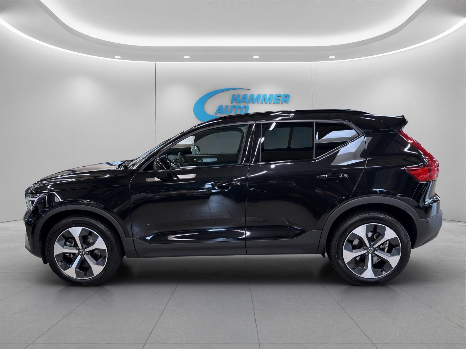 VOLVO XC40 2.0 B3 MH Plus Dark, Mild-Hybrid Benzin/Elektro, Occasion / Gebraucht, Automatik - 2