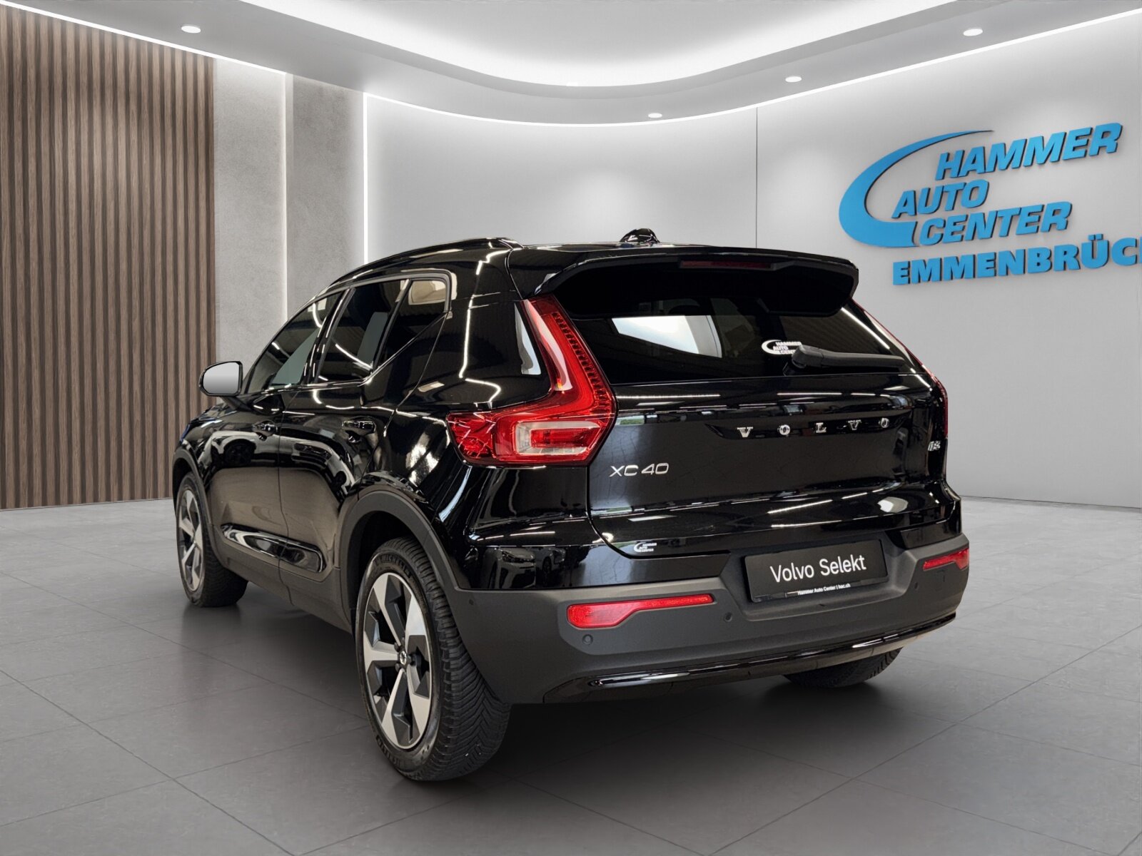 VOLVO XC40 2.0 B3 MH Plus Dark, Mild-Hybrid Benzin/Elektro, Occasion / Gebraucht, Automatik - 3