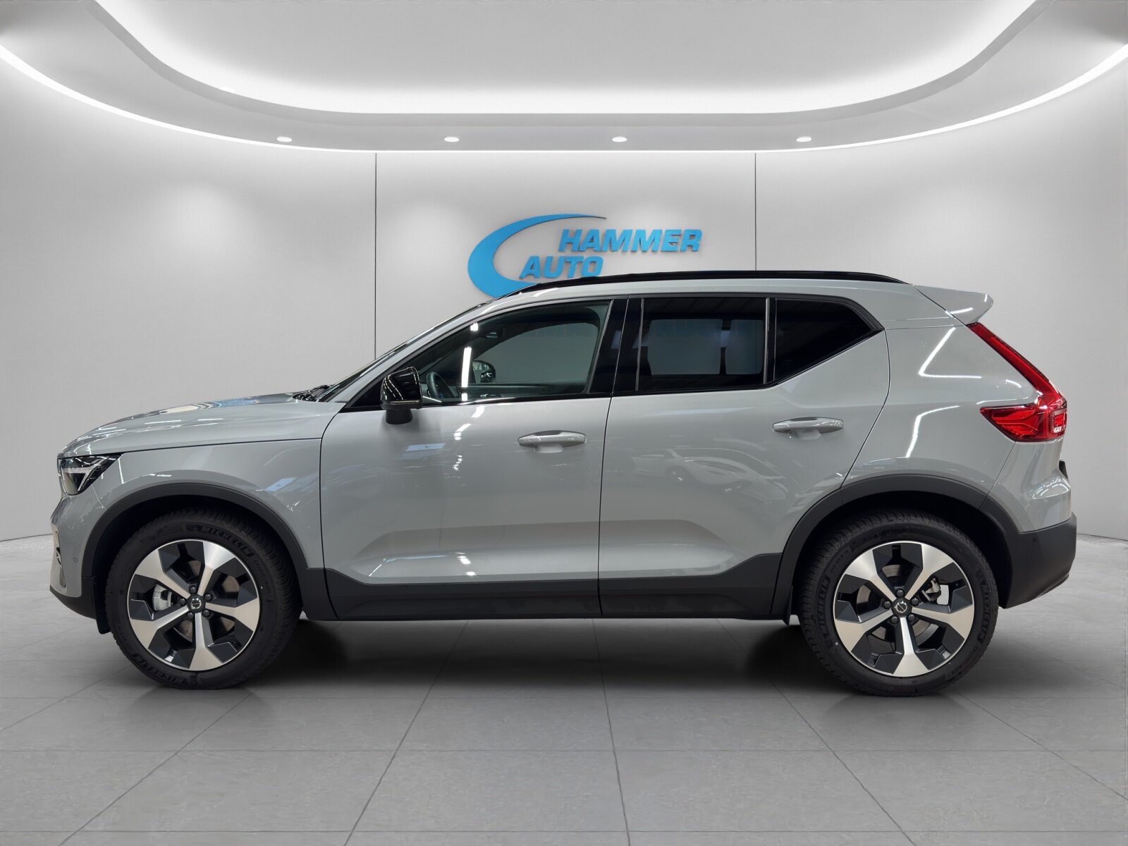 VOLVO XC40 2.0 B3 MH Plus Dark, Mild-Hybrid Benzin/Elektro, Occasion / Gebraucht, Automatik - 2