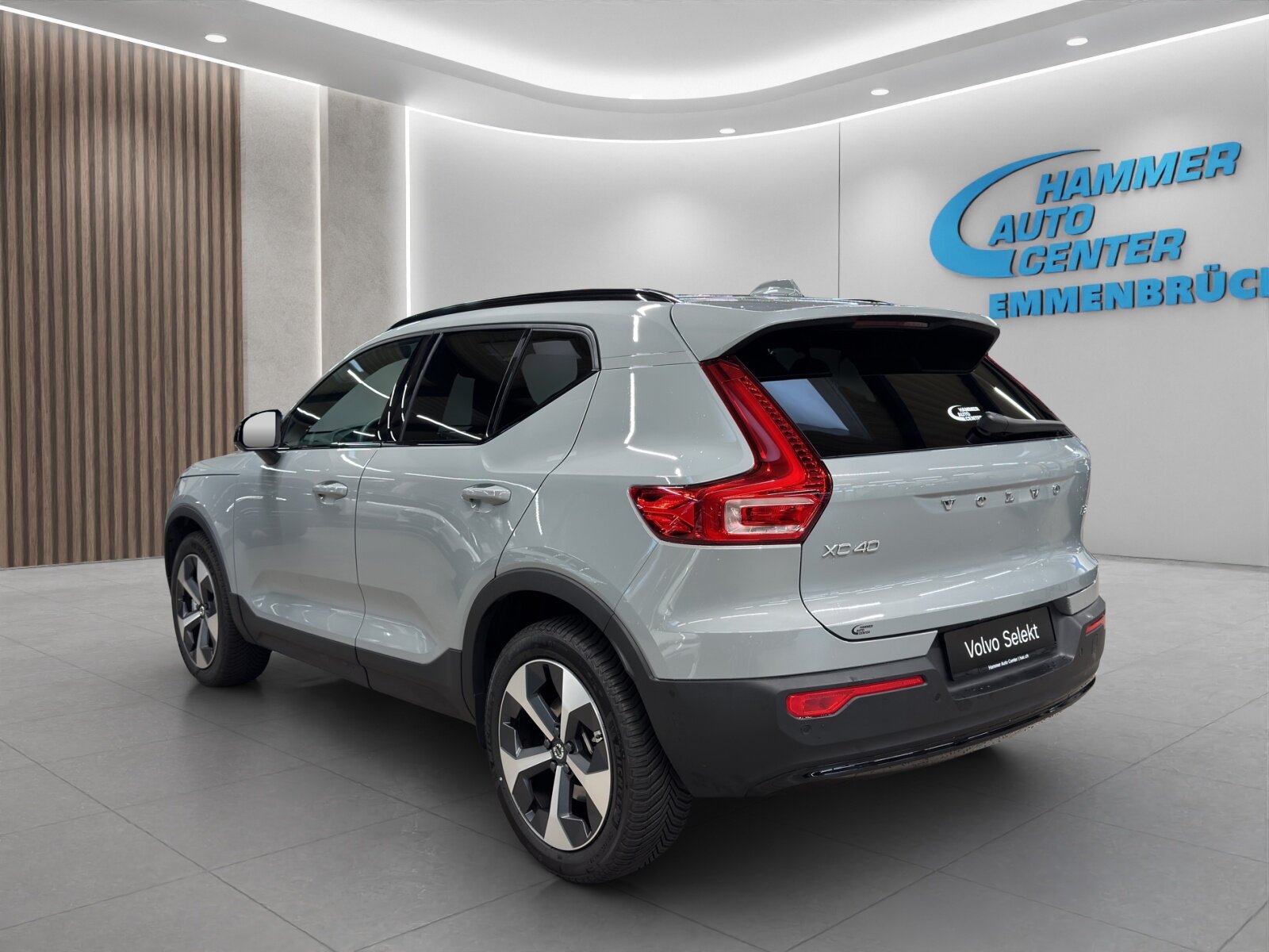 VOLVO XC40 2.0 B3 MH Plus Dark, Mild-Hybrid Benzin/Elektro, Occasion / Gebraucht, Automatik - 3