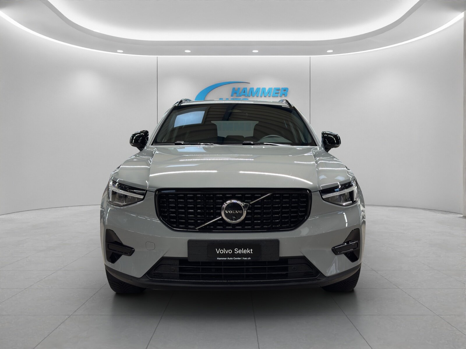 VOLVO XC40 2.0 B3 MH Plus Dark, Mild-Hybrid Benzin/Elektro, Occasion / Gebraucht, Automatik - 4
