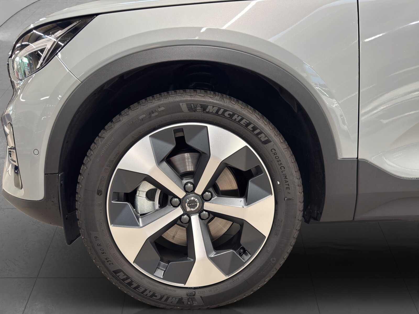 VOLVO XC40 2.0 B3 MH Plus Dark, Mild-Hybrid Benzin/Elektro, Occasion / Gebraucht, Automatik - 7