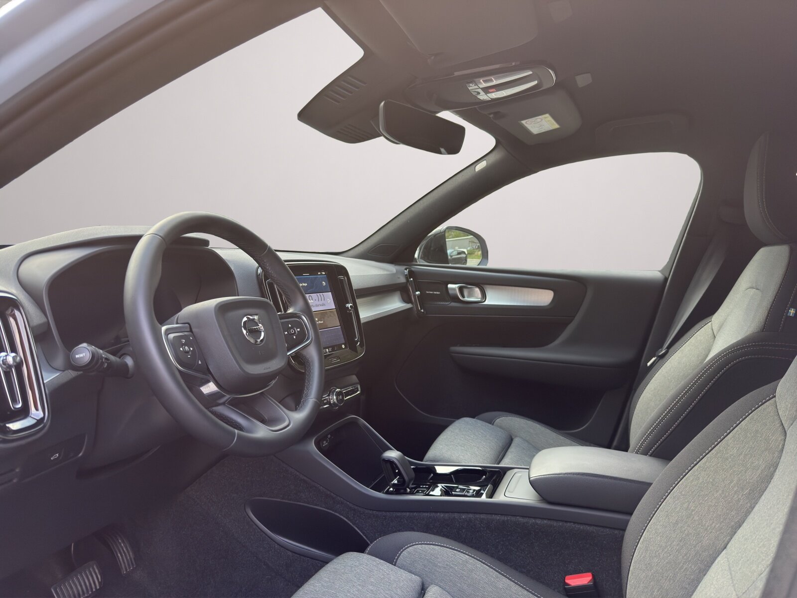 VOLVO XC40 2.0 B3 MH Plus Dark, Mild-Hybrid Petrol/Electric, Second hand / Used, Automatic - 7