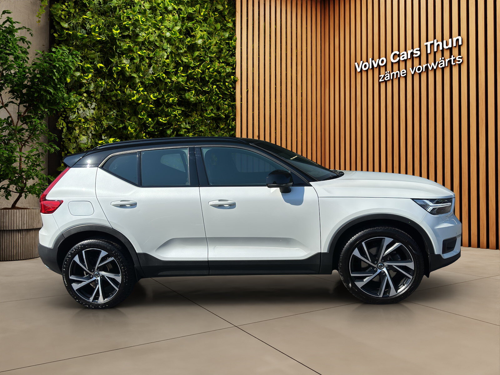 VOLVO XC40 2.0 T4 R-Design AWD, Petrol, Second hand / Used, Automatic - 4
