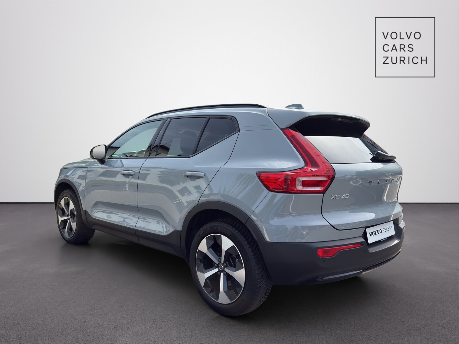 VOLVO XC40 2.0 B3 MH Plus Dark, Mild-Hybrid Petrol/Electric, Second hand / Used, Automatic - 2