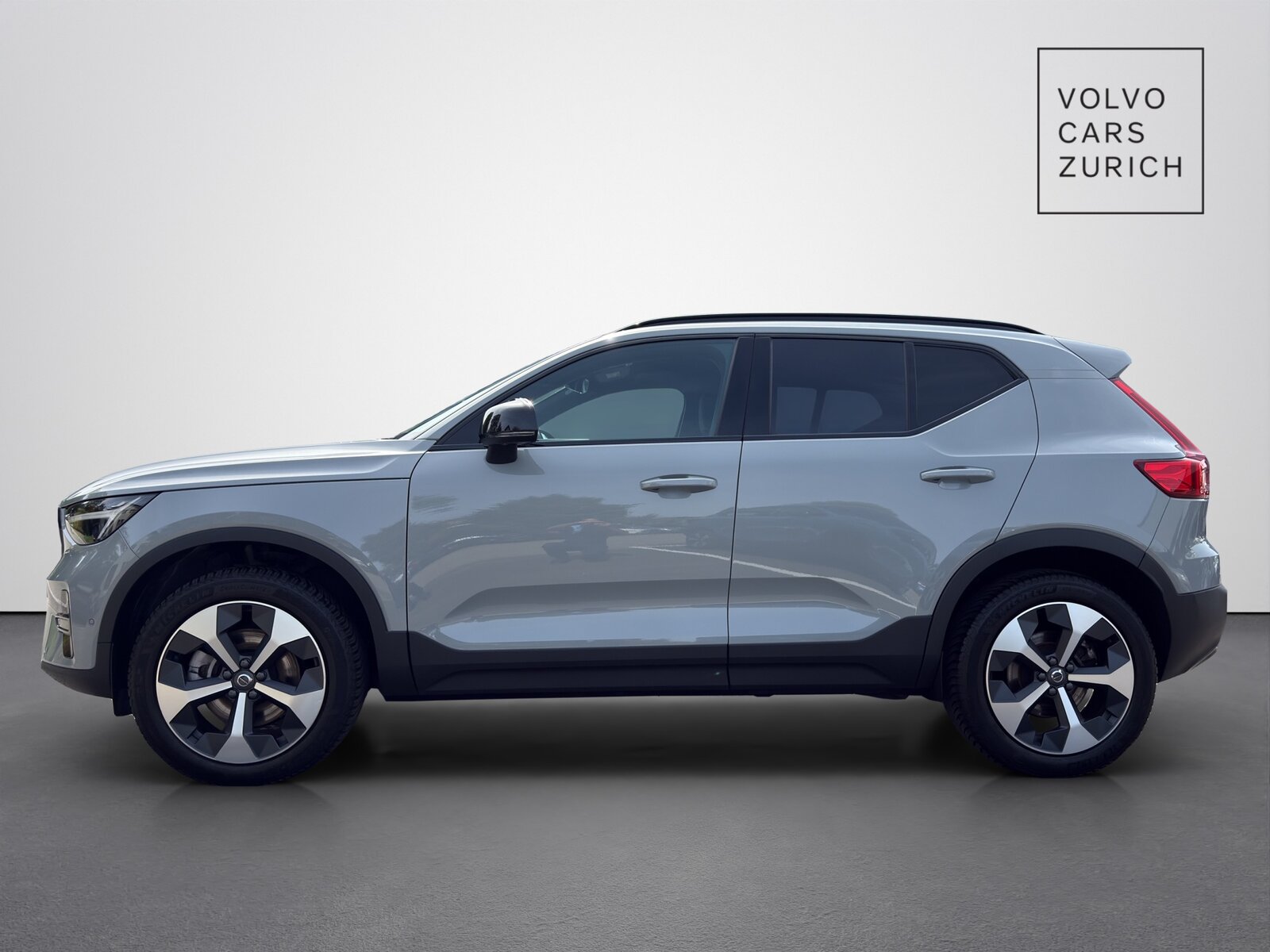 VOLVO XC40 2.0 B3 MH Plus Dark, Mild-Hybrid Petrol/Electric, Second hand / Used, Automatic - 3