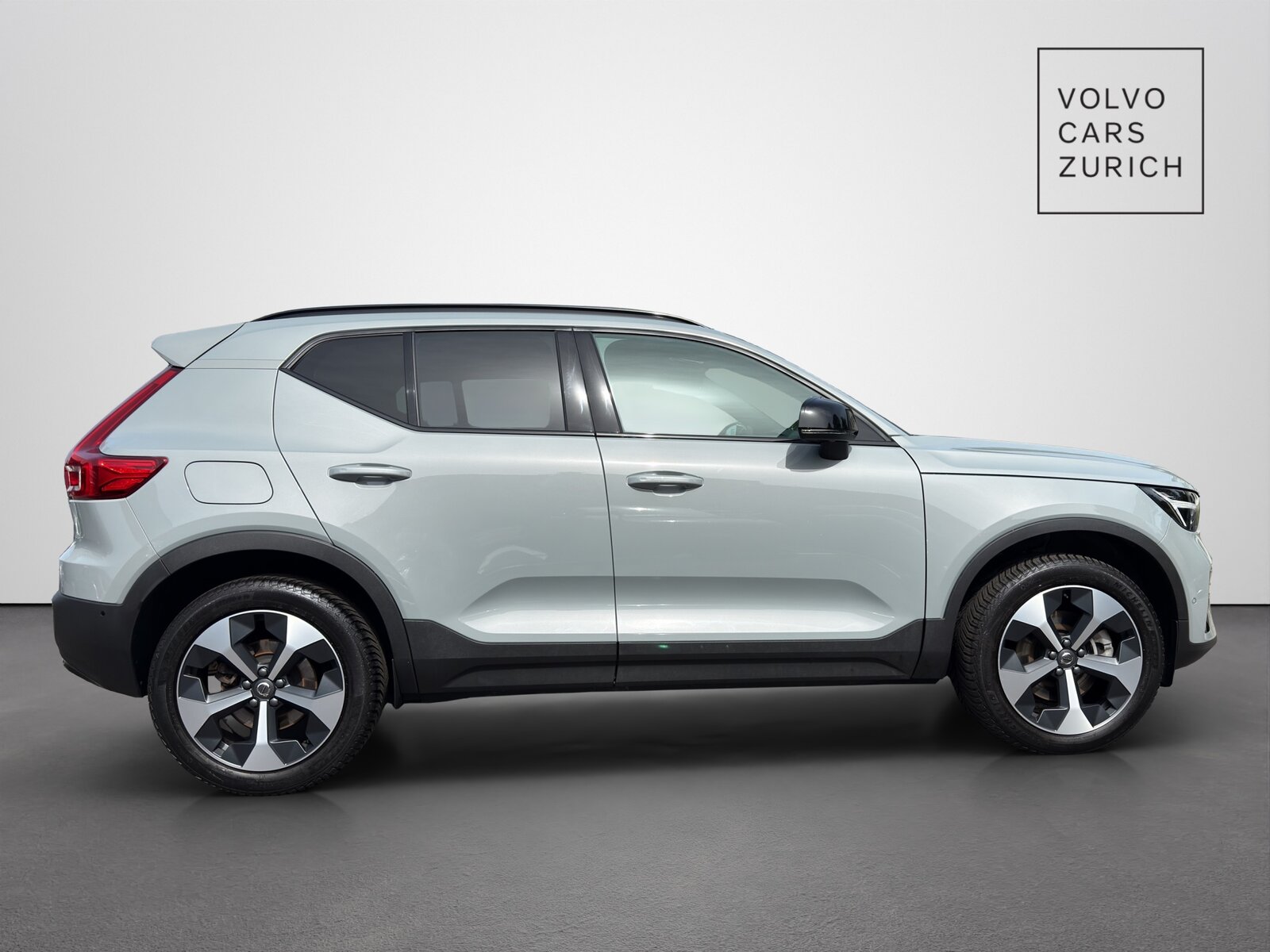 VOLVO XC40 2.0 B3 MH Plus Dark, Mild-Hybrid Petrol/Electric, Second hand / Used, Automatic - 4