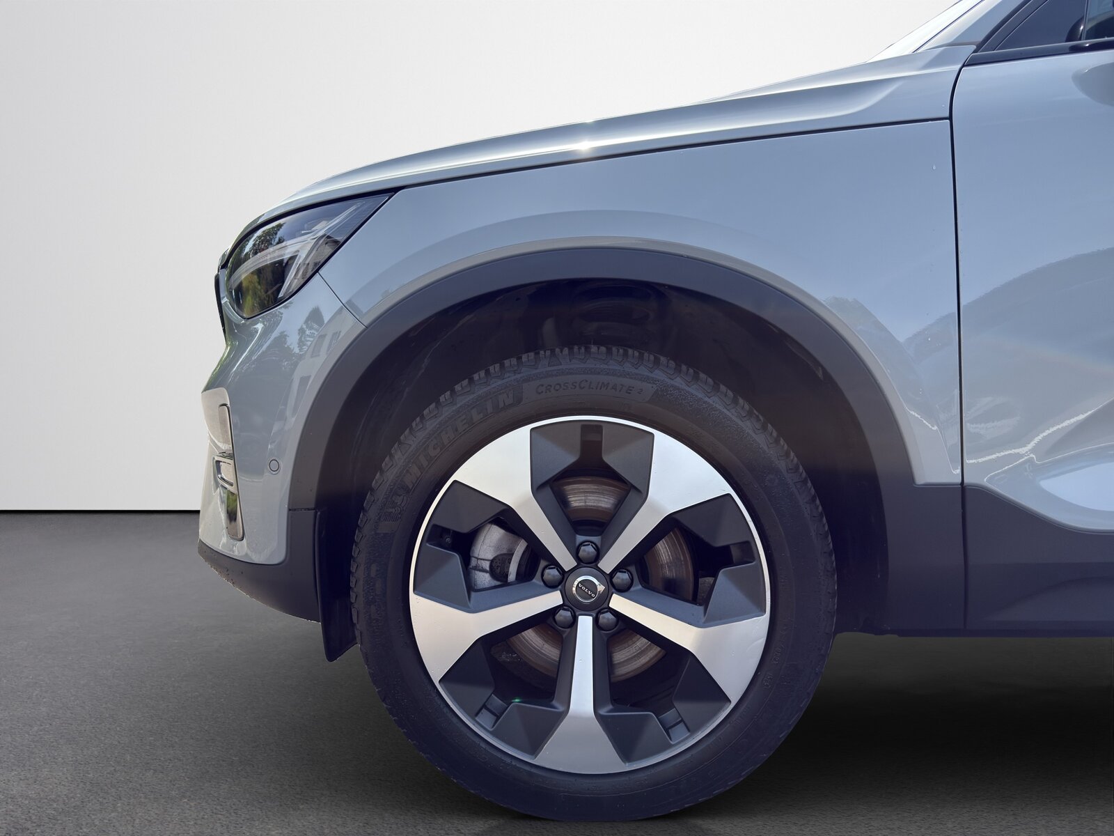 VOLVO XC40 2.0 B3 MH Plus Dark, Mild-Hybrid Petrol/Electric, Second hand / Used, Automatic - 7