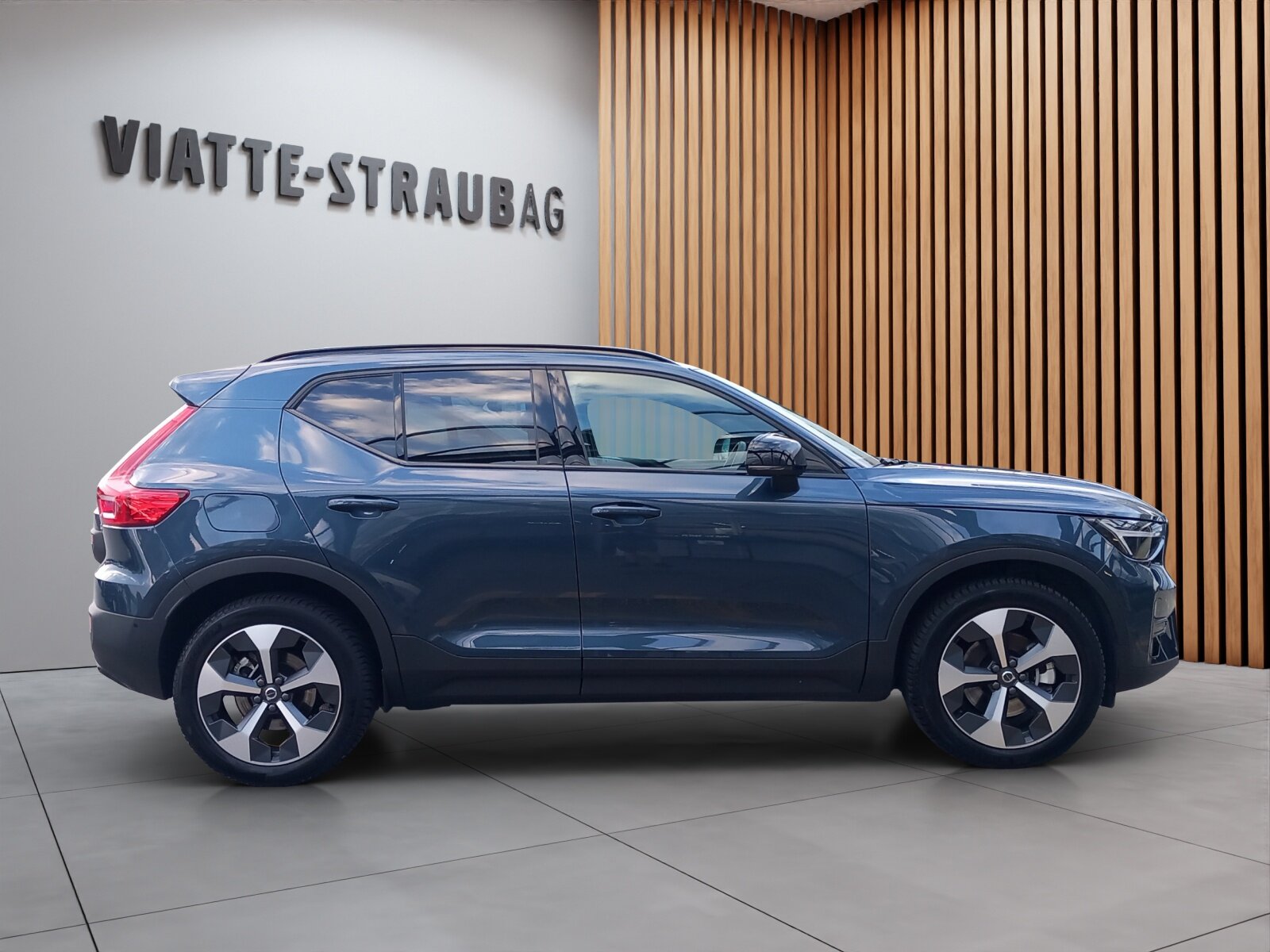 VOLVO XC40 2.0 B3 MH Plus Dark, Mild-Hybrid Petrol/Electric, Second hand / Used, Automatic - 3