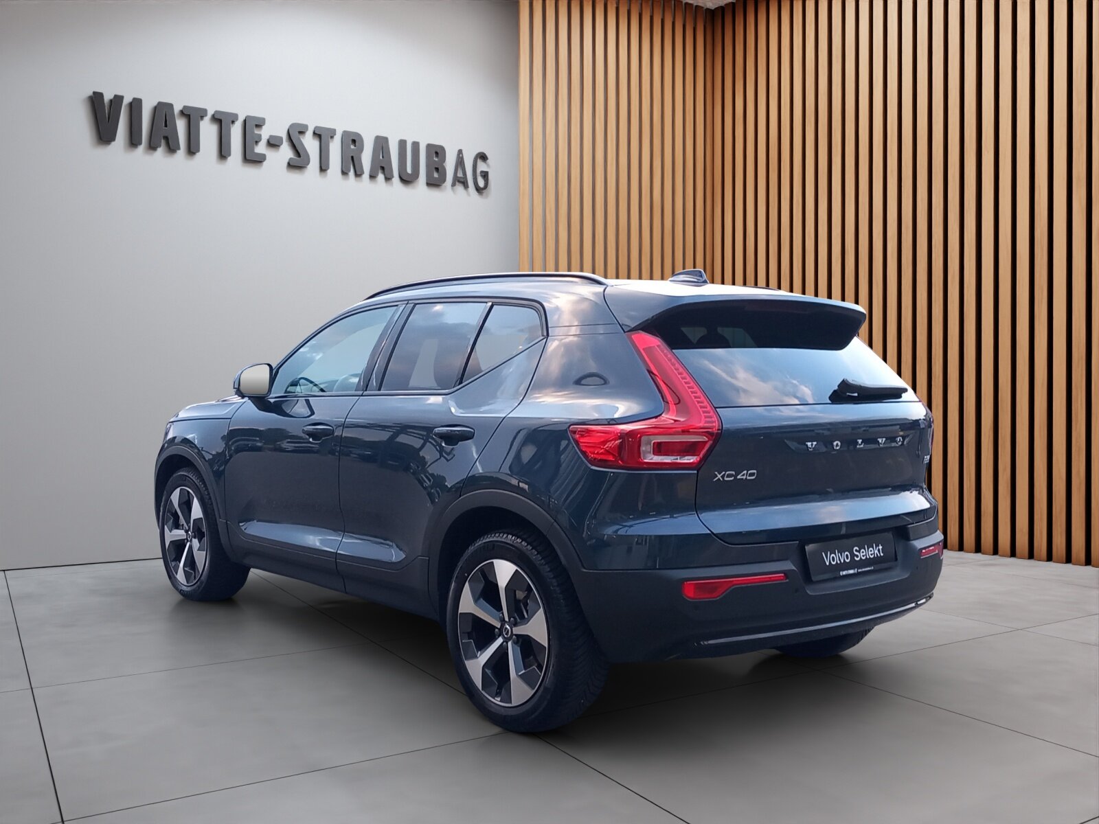VOLVO XC40 2.0 B3 MH Plus Dark, Mild-Hybrid Petrol/Electric, Second hand / Used, Automatic - 5