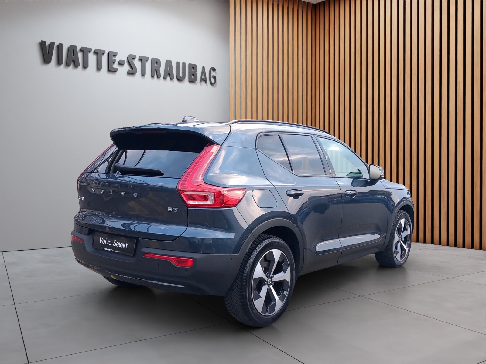VOLVO XC40 2.0 B3 MH Plus Dark, Mild-Hybrid Petrol/Electric, Second hand / Used, Automatic - 6