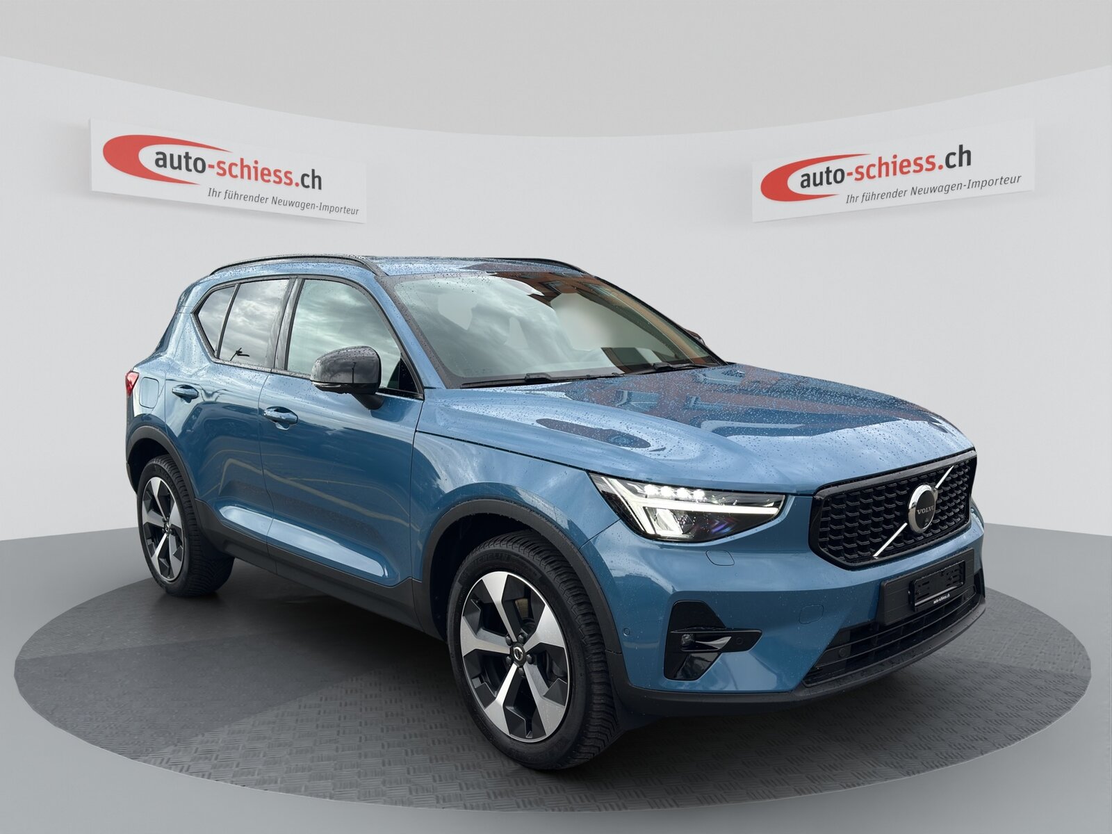 VOLVO XC40 B4 Benzin Mild Hybrid Plus Dark DCT