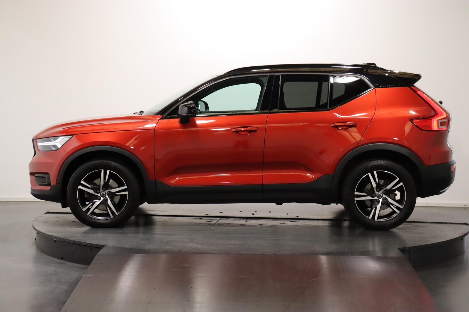 VOLVO XC40 2.0 T5 R-Design AWD, Benzin, Occasion / Gebraucht, Automatik - 2