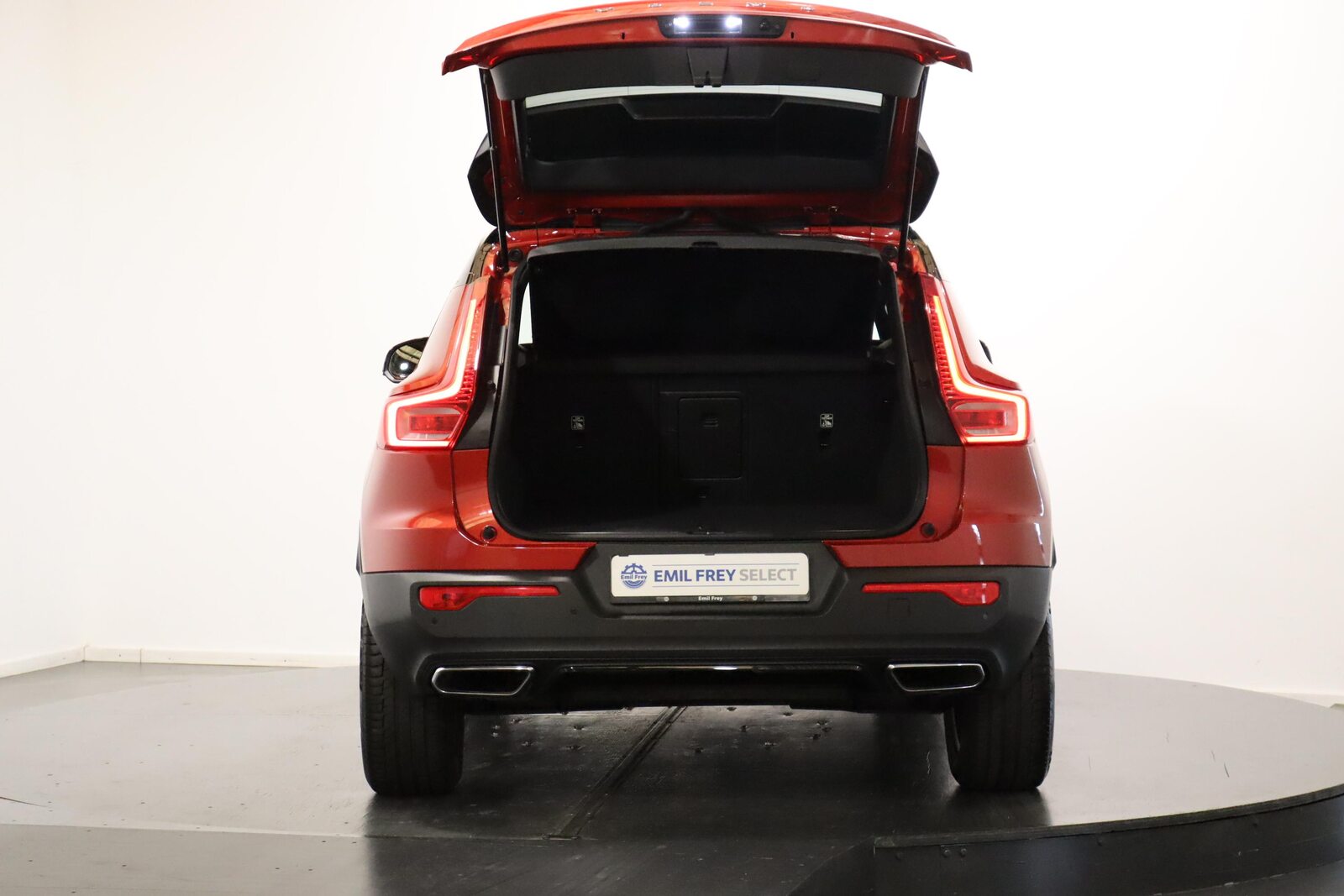 VOLVO XC40 2.0 T5 R-Design AWD, Benzin, Occasion / Gebraucht, Automatik - 5