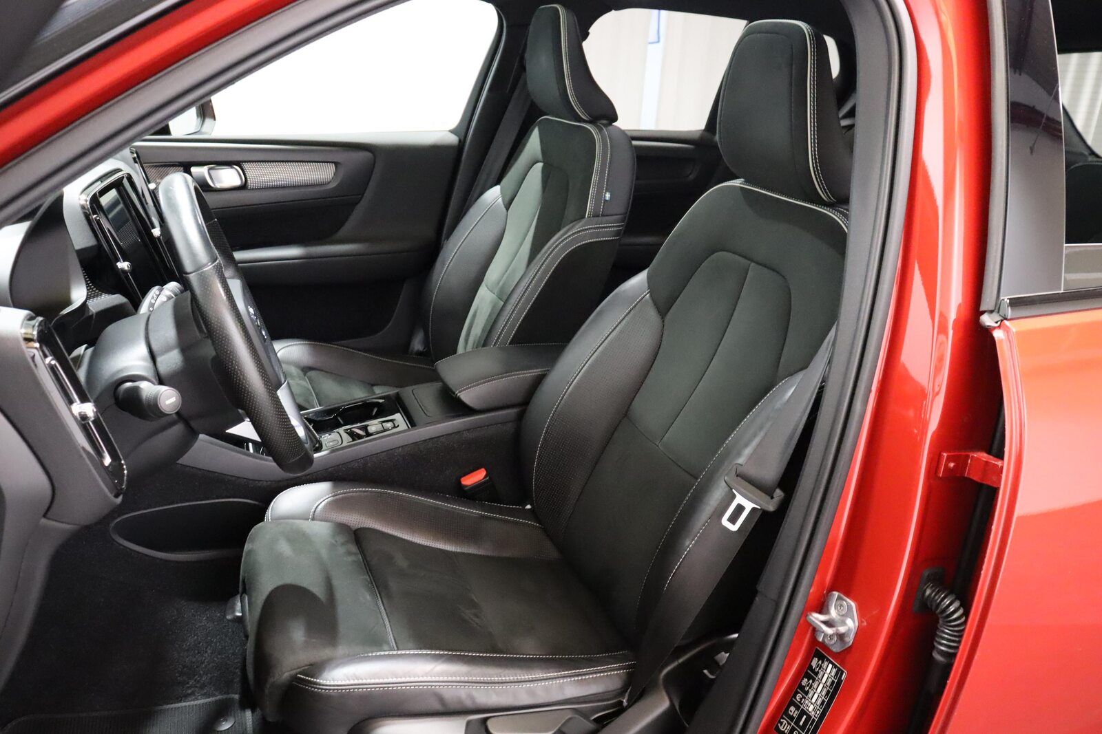 VOLVO XC40 2.0 T5 R-Design AWD, Benzin, Occasion / Gebraucht, Automatik - 7