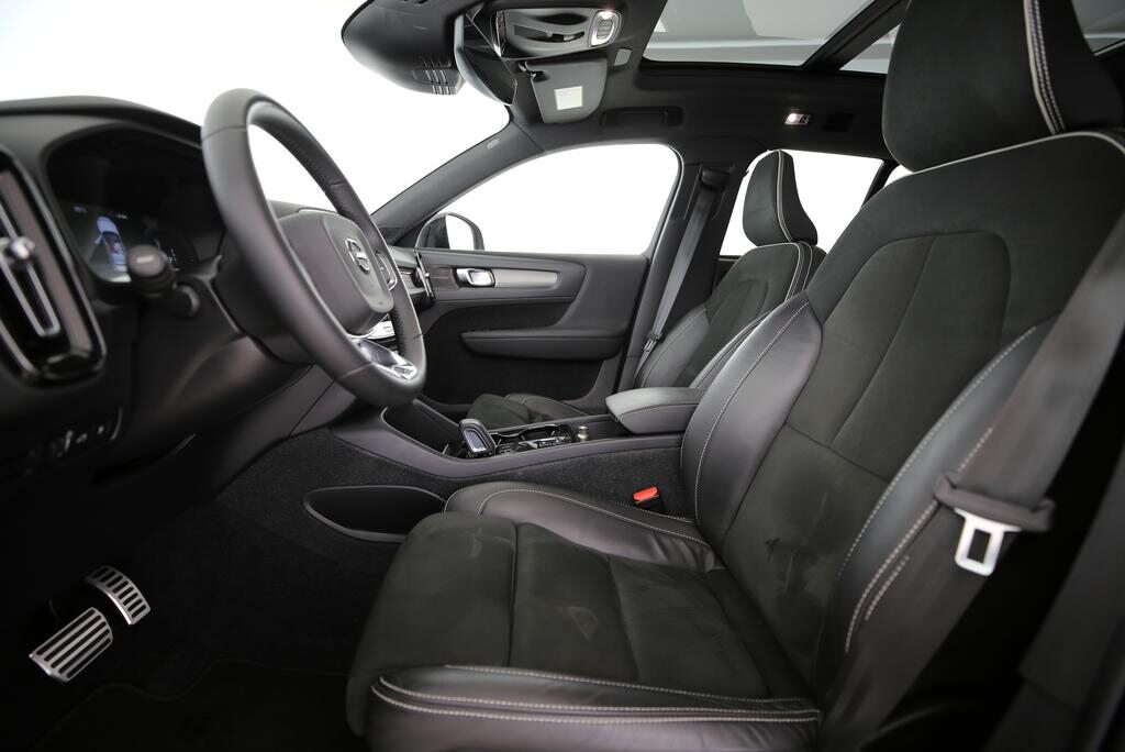 VOLVO XC40 1.5 T4 PiH R-Design, Plug-in-Hybrid Petrol/Electric, Second hand / Used, Automatic - 4
