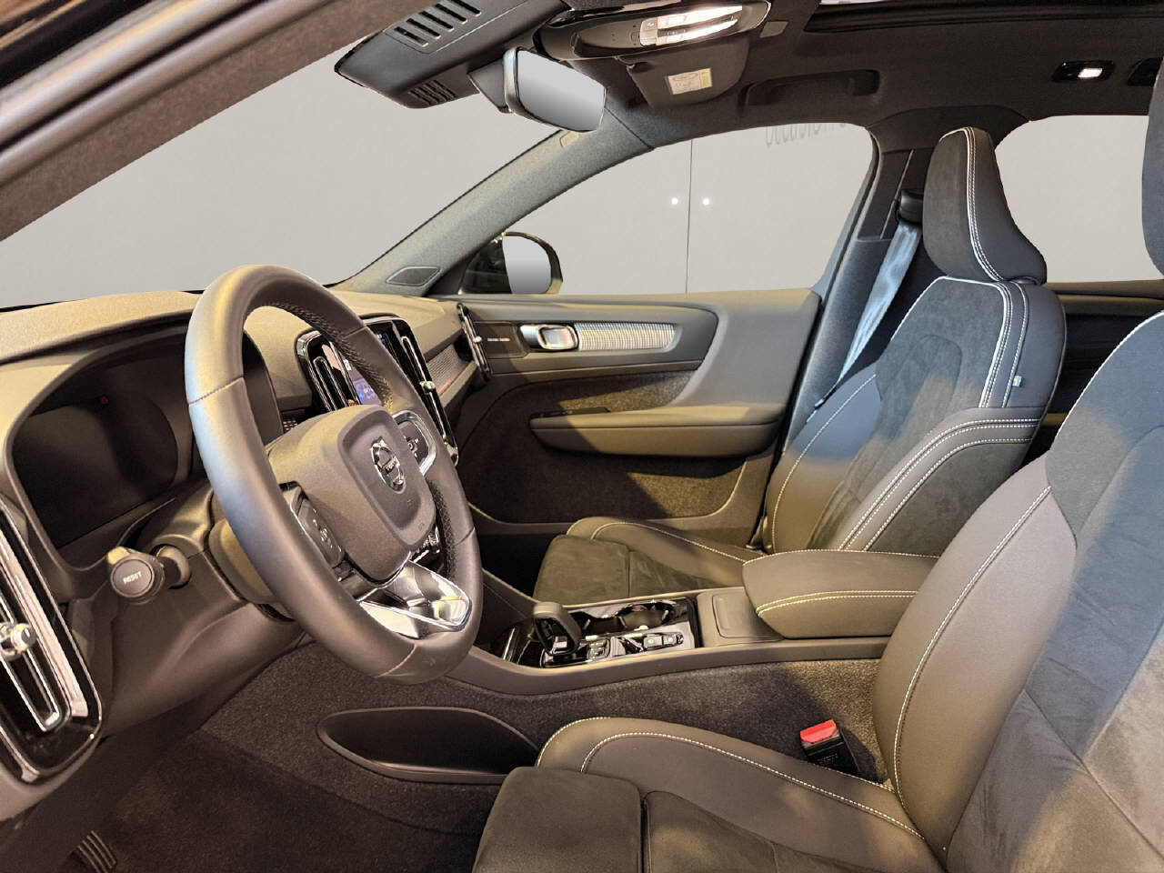VOLVO XC40 2.0 B4 MH Ultimate Dark AWD, Mild-Hybrid Petrol/Electric, Second hand / Used, Automatic - 5