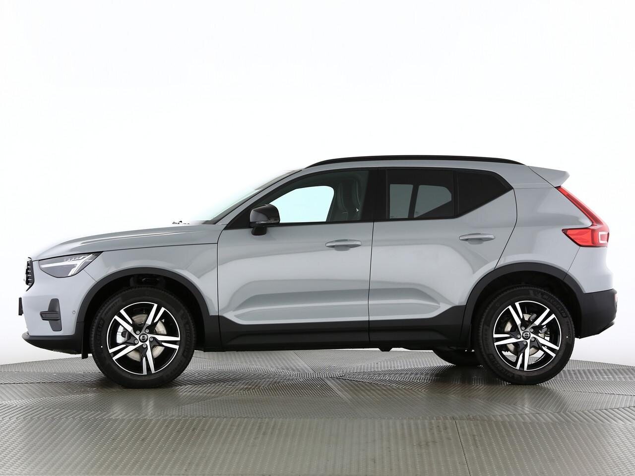 VOLVO XC40 2.0 B3 MH Plus Dark, Hybride Léger Essence/Électricité, Occasion / Utilisé, Automatique - 3