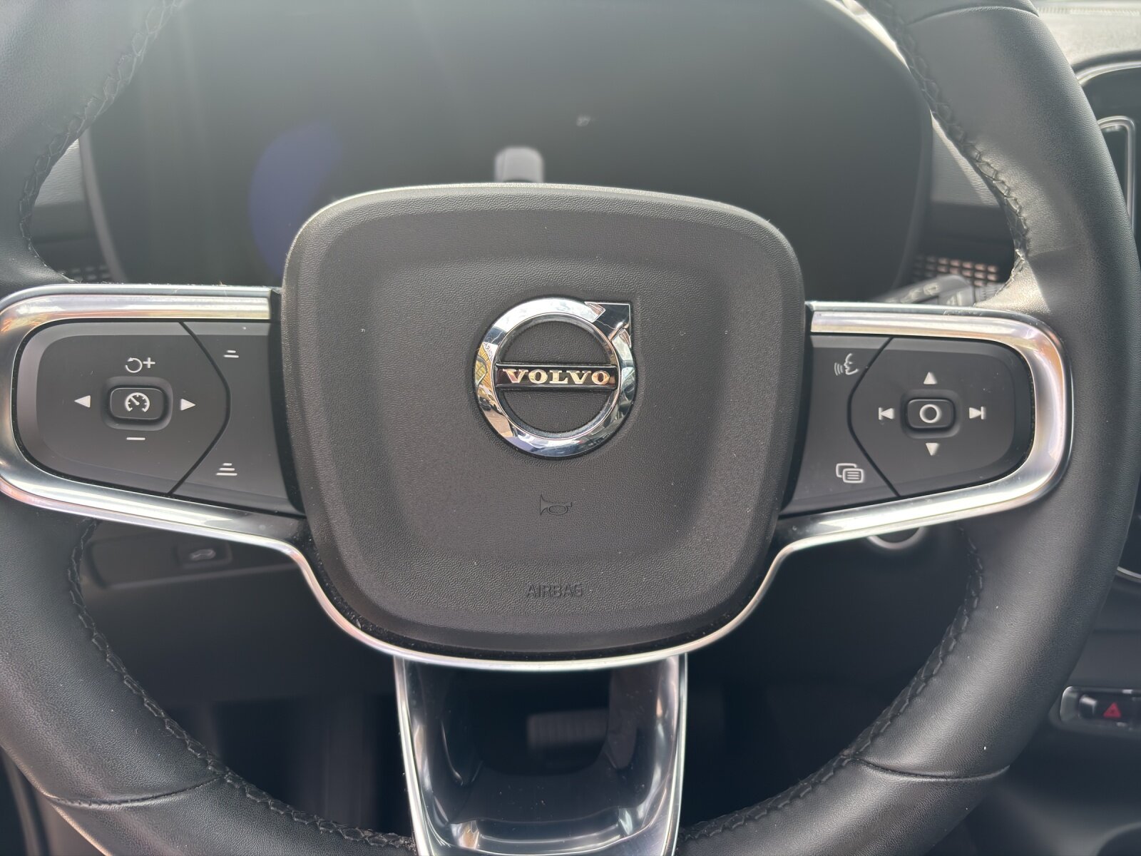 VOLVO XC40 2.0 B4 MH Plus Dark AWD, Mild-Hybrid Petrol/Electric, Second hand / Used, Automatic - 7