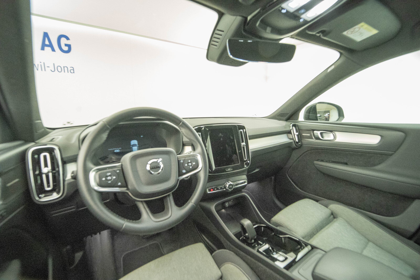 VOLVO XC40 2.0 B4 MH Plus Dark, Mild-Hybrid Petrol/Electric, Second hand / Used, Automatic - 7