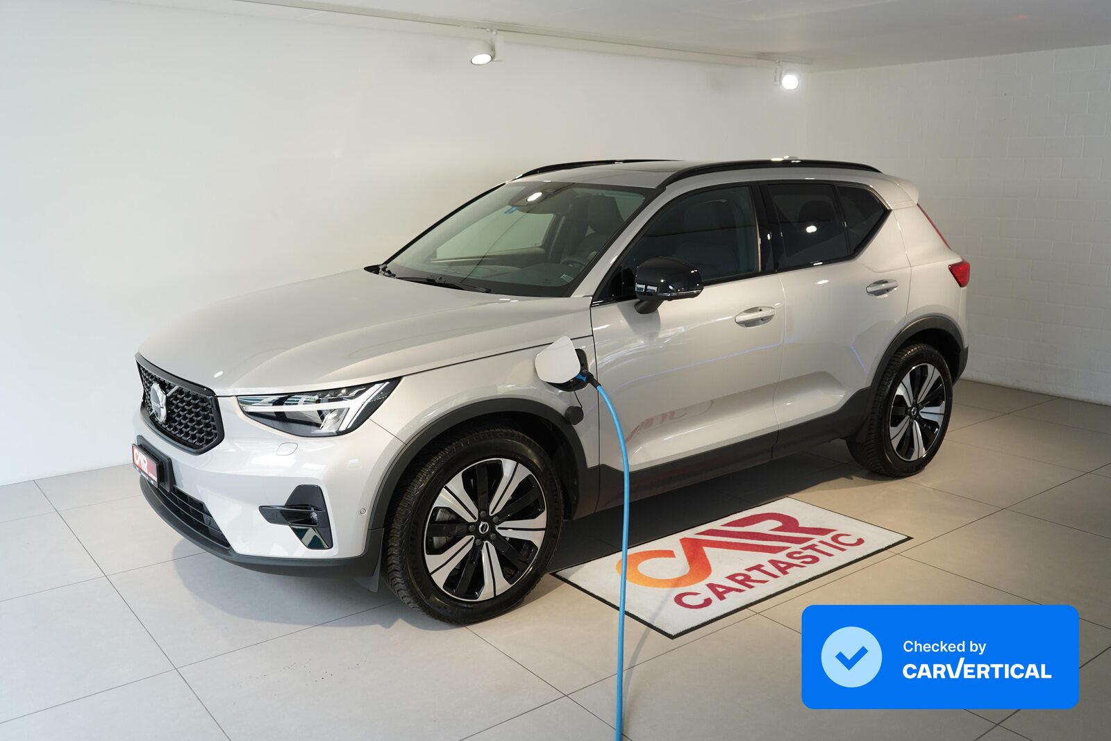 VOLVO XC40 1.5 T5 PiH Ultimate Dark