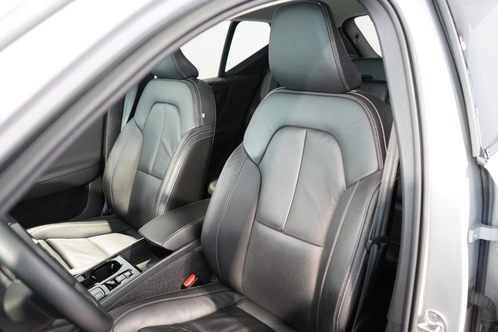 VOLVO XC40 1.5 T5 PiH Ultimate Dark, Hybride Rechargeable Essence/Électricité, Occasion / Utilisé, Automatique - 6