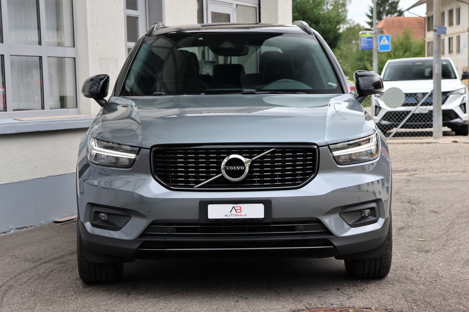 VOLVO XC40 D4 AWD R-Design Geartronic (CH) + 2.1T AHK, Diesel, Occasion / Utilisé, Automatique - 2