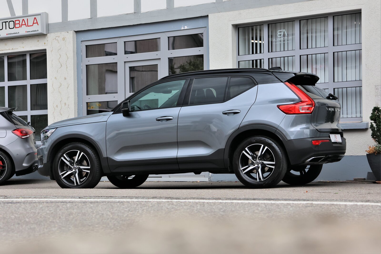 VOLVO XC40 D4 AWD R-Design Geartronic (CH) + 2.1T AHK, Diesel, Occasion / Utilisé, Automatique - 4
