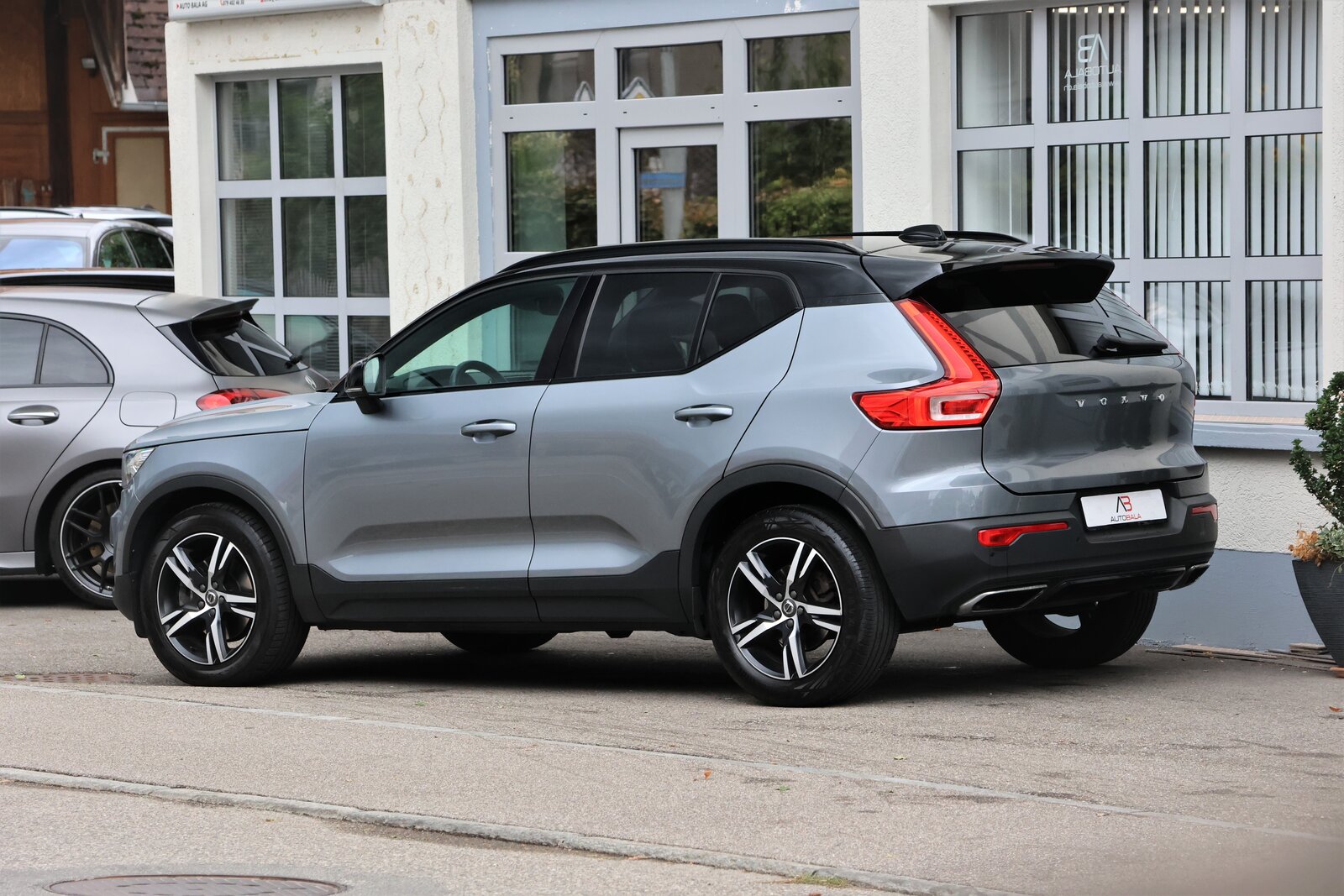 VOLVO XC40 D4 AWD R-Design Geartronic (CH) + 2.1T AHK, Diesel, Occasion / Utilisé, Automatique - 5