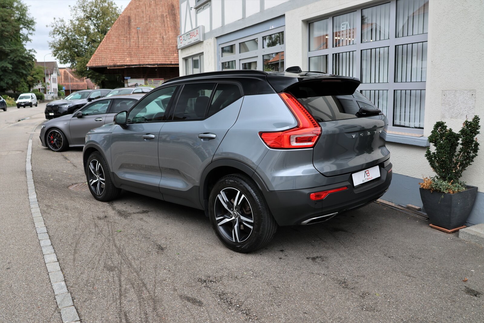 VOLVO XC40 D4 AWD R-Design Geartronic (CH) + 2.1T AHK, Diesel, Occasion / Utilisé, Automatique - 7