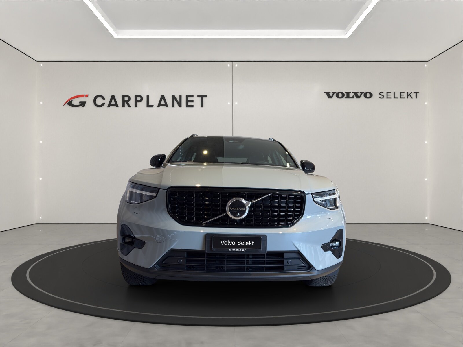 VOLVO XC40 2.0 B3 MH Plus Dark, Mild-Hybrid Benzin/Elektro, Occasion / Gebraucht, Automatik - 2